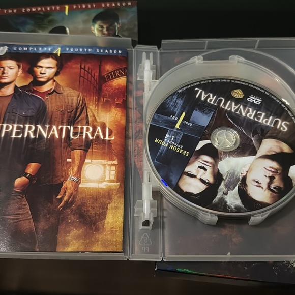 Supernatural WB Complete Season 1 & 4 - Picture 5 of 9